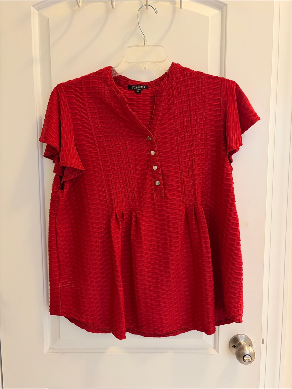 Roz & Ali Red Textured Henley Flutter-Sleeve Blouse